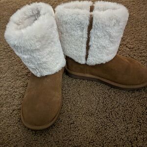 Koolaburra Brown Boots with White Fur Lining